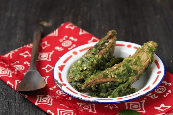 Quels sont les meilleurs soins pour des cils naturellement longs et forts ?